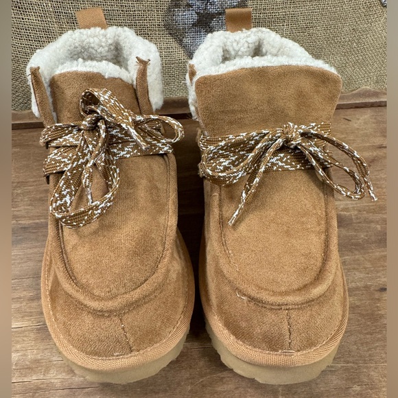 NIB, Moccasin, Sherpa Interior, faux Suede , Style: Cherilyn, Very G, Brown - Picture 5 of 6